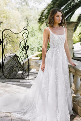 A Line Lace Scoop Sleeveless White Wedding Dress Long Bridal Gown With Appliques