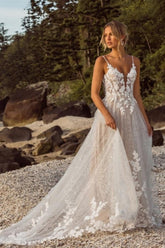 A Line Lace Spaghetti Straps Sleeveless White Wedding Dress Bridal Gown With Appliques