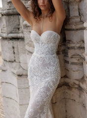 A Line Sweetheart Sleeveless Chapel Train Lace Tulle Wedding Dress with Beading and Flowers