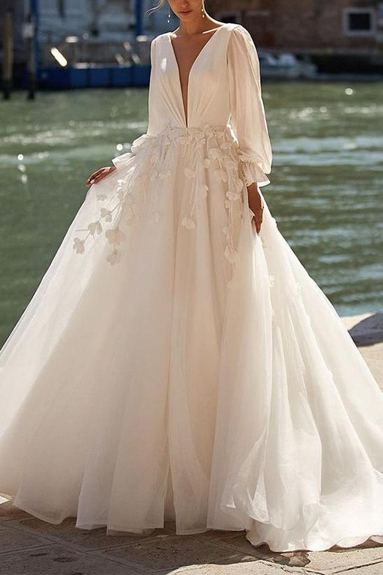 A-Line V-Neck Long Sleeves Organza Beach Wedding Dresses With Lace Appliques