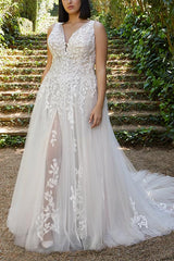 A-Line V-Neck Sleeveless Court Train Tulle Wedding Dresses With Appliques Lace