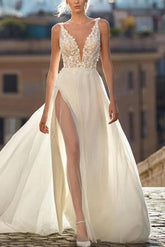 A-Line V-Neck Sleeveless Tulle Beach Wedding Dresses With Appliques Lace