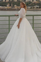 Boho Ball-Gown V-Neck Organza Wedding Dresses With Lace Appliques Sleeves