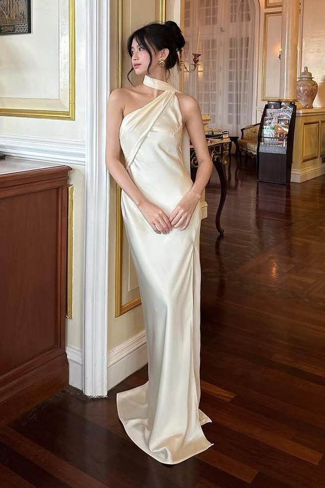 Champagne Sheath/Column Prom Dress Sleeveless Halter Neck Satin Evening Dress