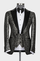 Charming Silver Jacquard Peaked Lapel 3 Piece Prom Suit