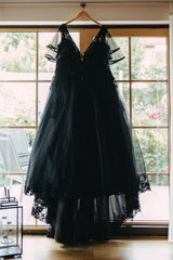 Dreamyannie Black Plus Size Wedding Dress Short Sleeve A Line V Neck Bridal Gown with Lace Appliques