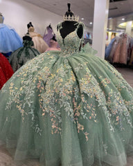 Elegant & Gorgeous Ball Gown V Neck Spaghetti Straps Sleeveless Lace Appliques Beaded Mint Green Tulle Princess Party Gown Quinceanera Dresses For Sweet 16