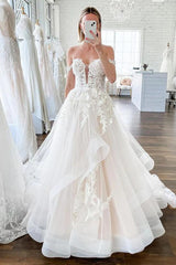 Elegant Lace/Tulle Wedding Dresses With Cascading Ruffles/Appliques Lace
