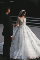 Glamorous V Neck Sleeveless Wedding Dress Ball Gown Lace Bridal Dress