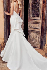 Ivory Beach Wedding Dress Mermaid V Neck Backless Bridal Dress