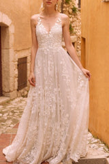 Ivory Beach Wedding Dress Spaghetti Straps Appliques Bridal Dress with Sweep Train