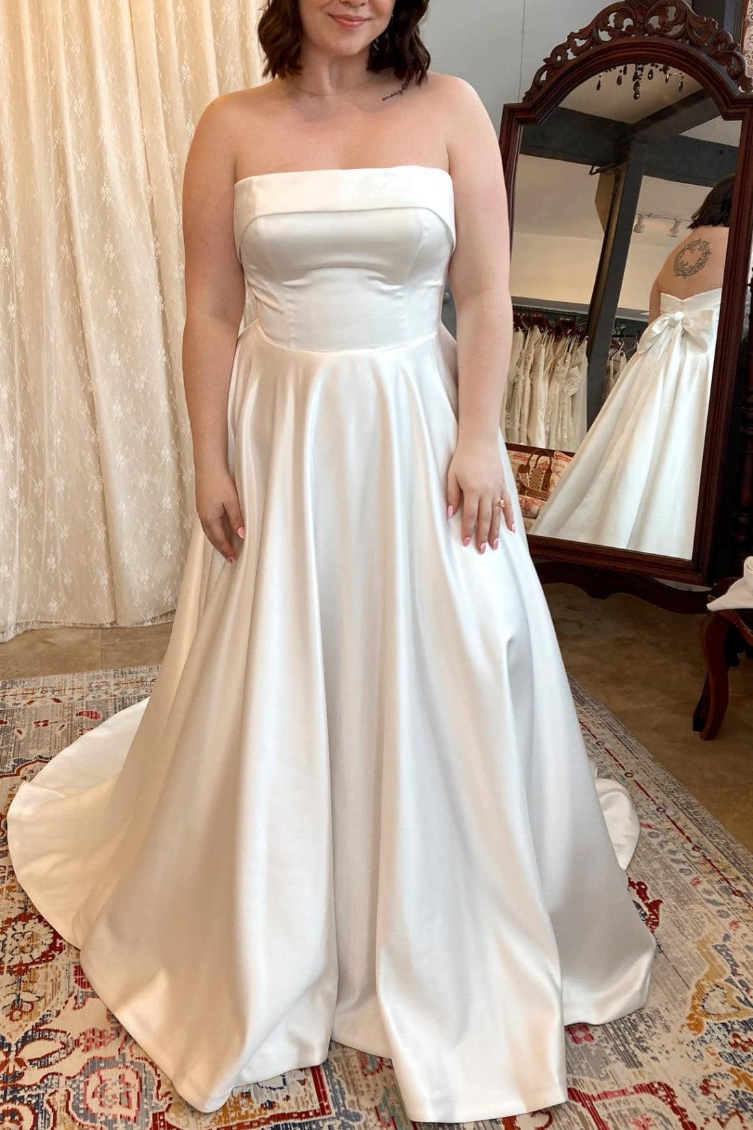 Ivory Beach Wedding Dress Strapless Satin Bridal Dress with Sweep Train