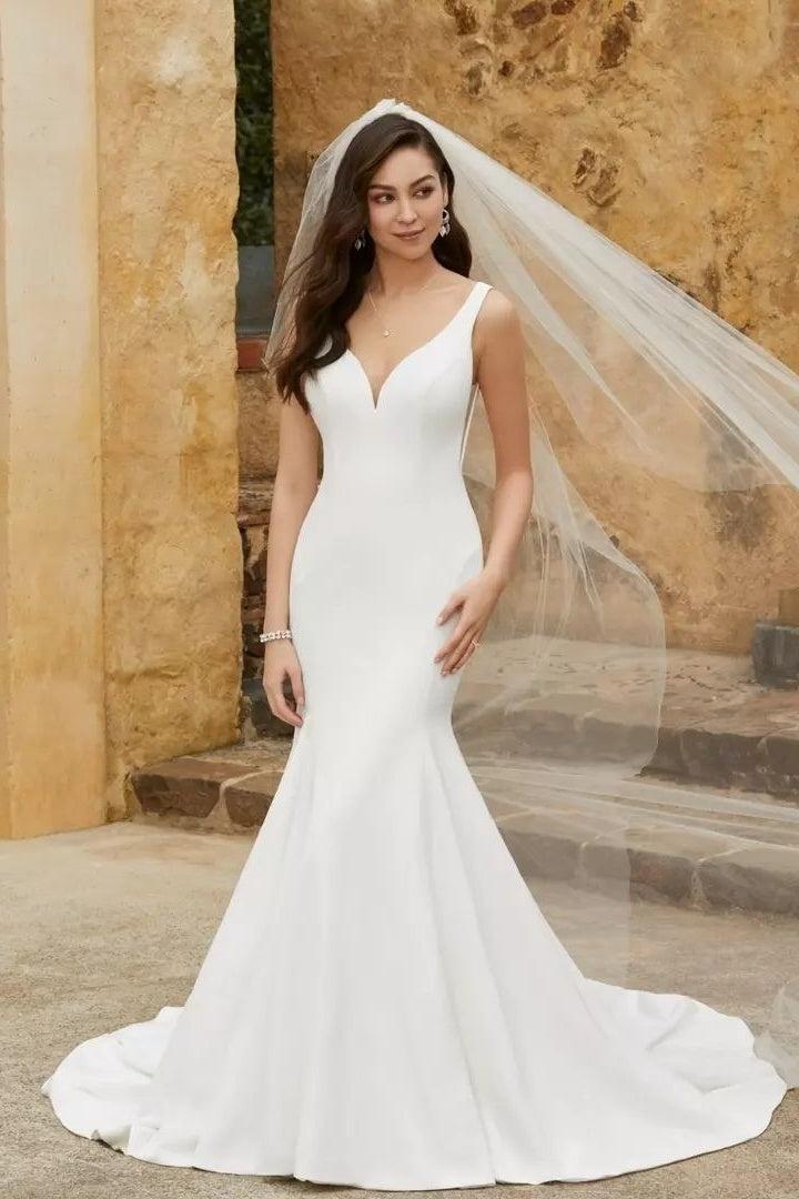 Ivory Beach Wedding Dress V Neck Mermaid Sleeveless Bridal Dress