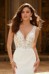 Ivory Mermaid Beach Wedding Dress V Neck Bridal Dress with Appliques