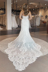 Ivory Spaghetti Straps Beach Wedding Dress Tulle Appliques Bridal Dress with Sweep Train