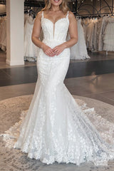 Ivory Spaghetti Straps Beach Wedding Dress Tulle Appliques Bridal Dress with Sweep Train