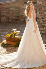 Lace Ball-Gown Wedding Dresses Featuring Tulle