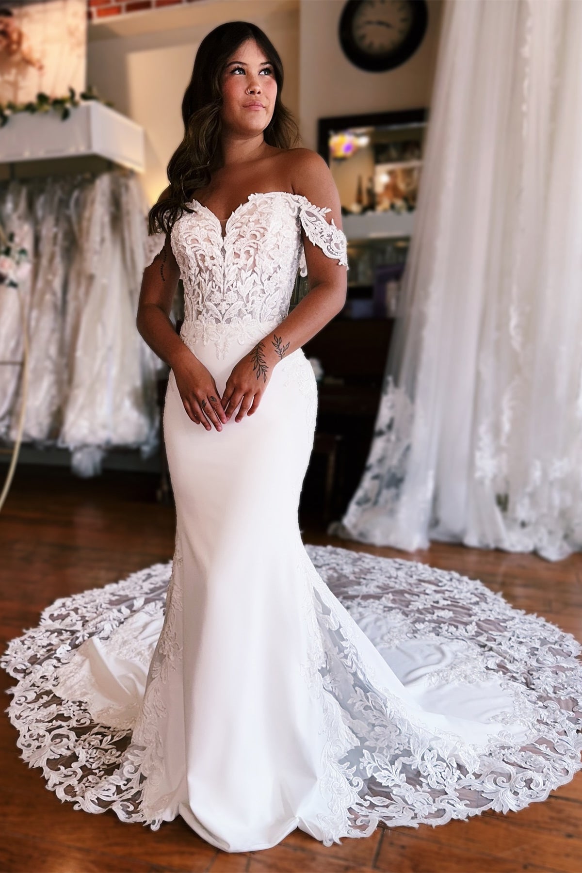 Mermaid Wedding Dress Off The Shoulder Sweetheart Sleeveless Appliques Satin Lace Train Bridal Gown