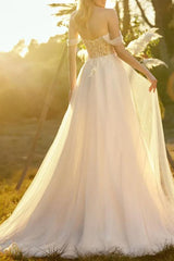 Off-The-Shoulder Sleeveless Lace/Tulle Wedding Dress With Appliques Lace