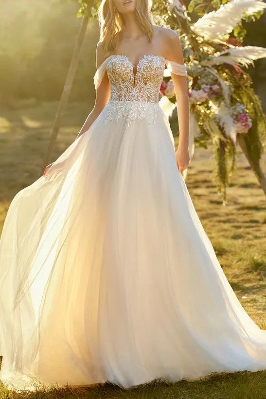 Off-The-Shoulder Sleeveless Lace/Tulle Wedding Dress With Appliques Lace