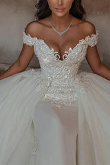 Off-The-Shoulder Sleeveless Wedding Dresses With Appliques Lace