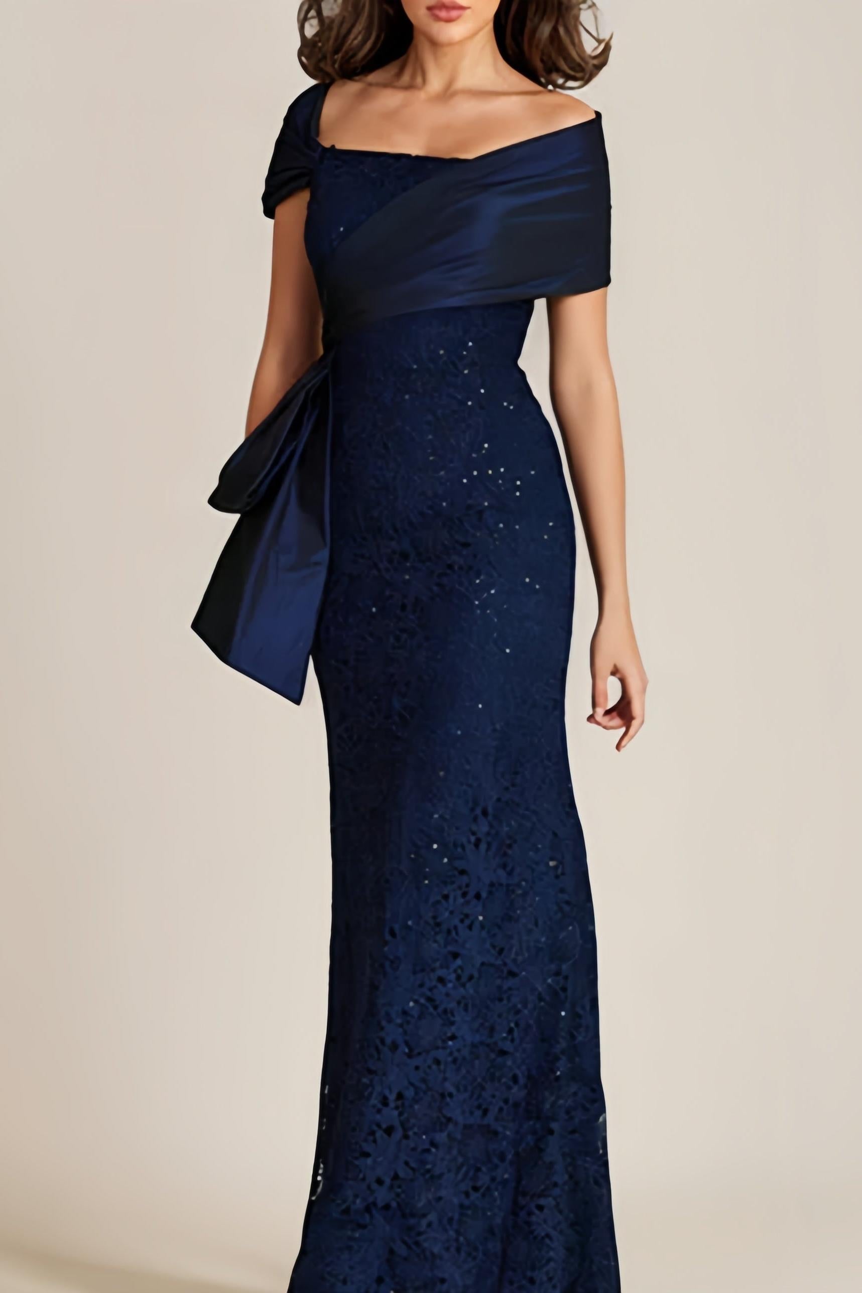 Off-the-Shoulder Lace Trumpet/Mermaid Mother of the Bride Dresses Featuring Applique & Beading