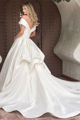Off-the-Shoulder Vintage Satin Wedding Dresses With Ruffle/Pockets