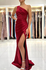 One Shoulder Sheath/Column Bridesmaid Dresses in Silk Like Satin With Front Split