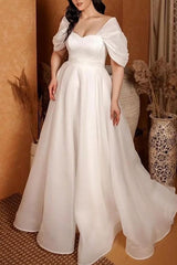 Plus Size A-Line Sweetheart Sleeveless Sweep Train Tulle Bridal Gowns