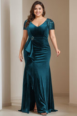 Plus Size Velvet Mother of the Bride Dresses with Ruffles & Appliques in Trumpet/Mermaid V-Neck Short Sleeves Floor-Length