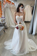 Sweetheart A-Line Wedding Dresses with Long Sleeves Sweep Train Tulle Fabric and Appliques Lace