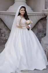 Sweetheart Lace Wedding Dress Ball Gown Satin Bridal Gown With Appliques