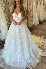 Sweetheart Sleeveless A-Line Court Train Lace/Tulle Wedding Dresses