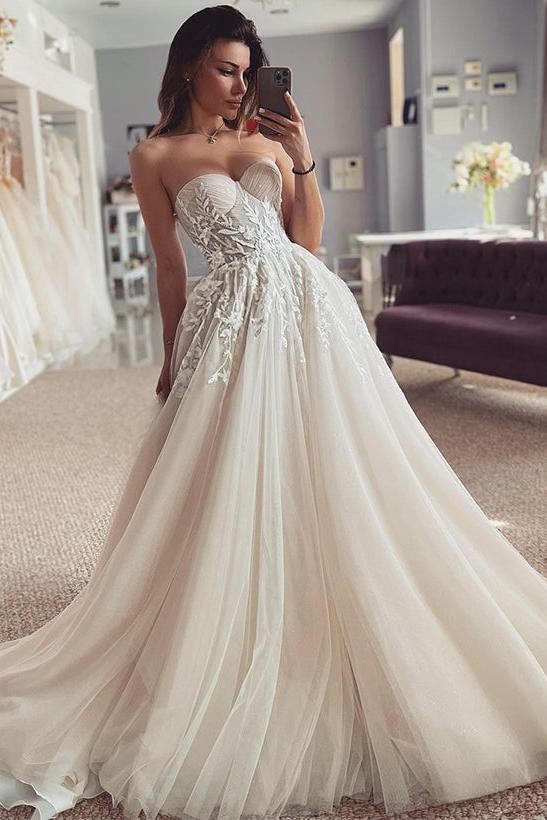 Sweetheart Sleeveless Lace/Tulle Wedding Dresses with A-Line Cut and Sweep Train