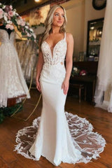 V Neck Beach Wedding Dress Mermaid Sleeveless Bridal Gown With Lace