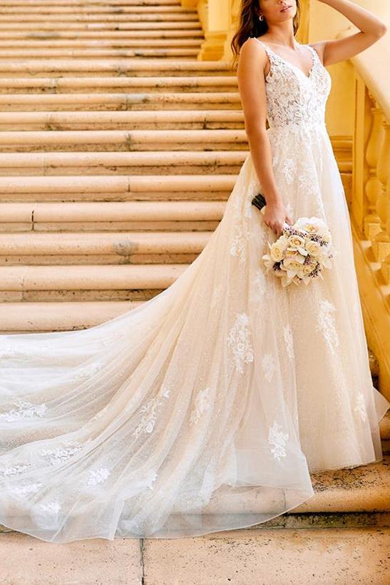 V-neck Ball-Gown Wedding Dresses with Open Back in Lace/Tulle