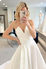 V-neck Sleeveless Ball-Gown Wedding Dresses With Split Front Sweep Train Satin