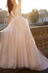 V-neck Sleeveless Lace/Tulle Wedding Dresses With Appliques Lace