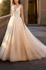 V-neck Sleeveless Lace/Tulle Wedding Dresses With Appliques Lace