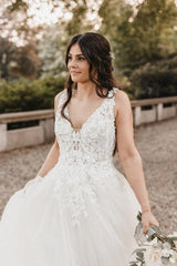 White Beach Wedding Dress A Line V Neck Spaghetti Strap Lace Sweep Train Tulle Bridal Gown With Appliques