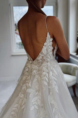 White Beach Wedding Dress Spaghetti Strap Sleeveless Beaded Cathedral Train Lace Tulle Bridal Gown
