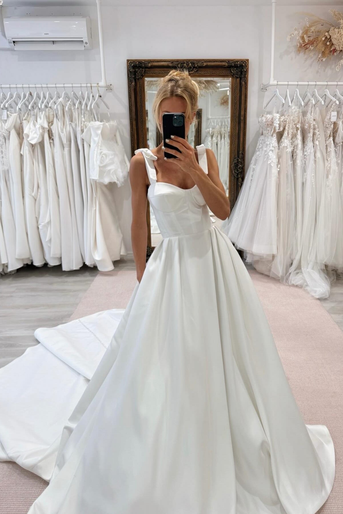 White Beach Wedding Dress Sweetheart A Line Spaghetti Strap Sleeveless Cathedral Train Satin Bridal Gown