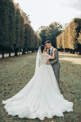 White Beach Wedding Dress Sweetheart Off The Shoulder Sleeveless Lace Ball Gown Tulle Bridal Gown With Appliques