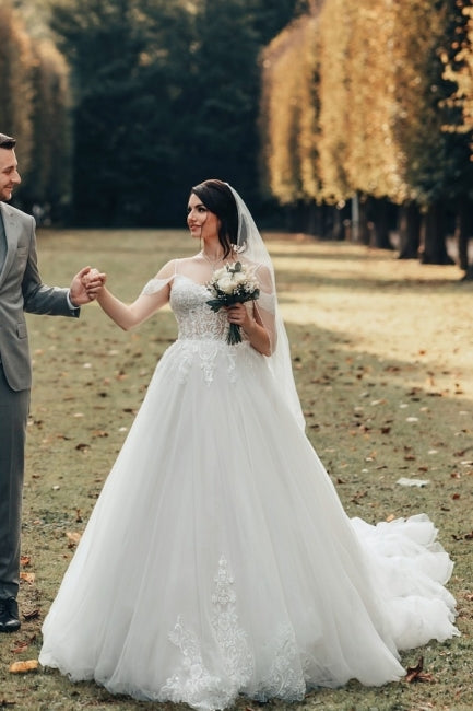 White Beach Wedding Dress Sweetheart Off The Shoulder Sleeveless Lace Ball Gown Tulle Bridal Gown With Appliques