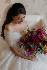 White Wedding Dress A Line Lace Strapless Off The Shoulder Sleeveless Ball Gown Tulle Bridal Gown