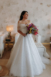 White Wedding Dress A Line Lace Strapless Off The Shoulder Sleeveless Ball Gown Tulle Bridal Gown