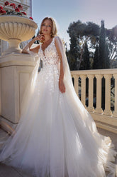 White Wedding Dress A Line Spaghetti Strap V Neck Cap Sleeves Long Tulle Bridal Gown With Appliques