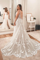 White Wedding Dress A Line Spaghetti Strap V Neck Sleeveless Long Tulle Split Front Bridal Gown With Appliques