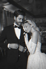 White Wedding Dress A Line Strapless Sleeveless Sweep Train Lace Bridal Gown