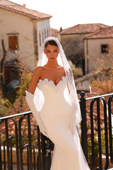White Wedding Dress Mermaid Sweetheart Sleeveless Beaded Sweep Train Satin Bridal Gown With Pearls